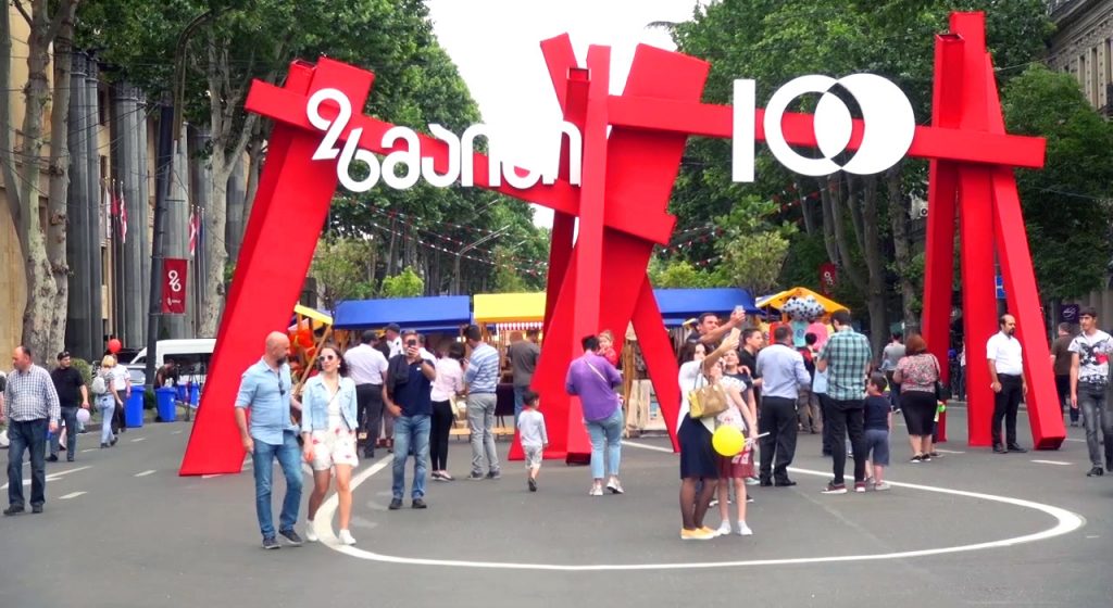 როგორ აღინიშნა საქართველოს დამოუკიდებლობის დღე და რა ღონისძიებებით იყო დატვირთული რუსთაველის გამზირი