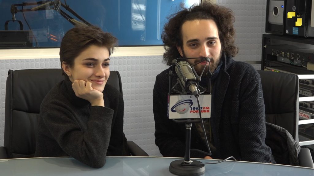 მეგაშოუ “დიდი სცენის” მონაწილეები, ქეთა ჭიჭინაძე და ზურა მარგიშვილი არტ FM-ს ესტუმრნენ