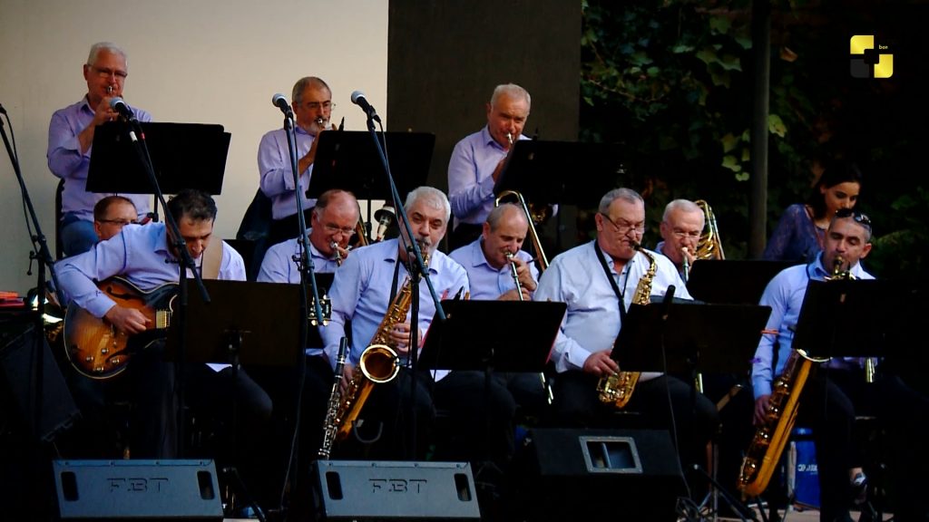 საჩუქარი სტუდენტებს თბილისის მერიის ბიგ ბენდისგან