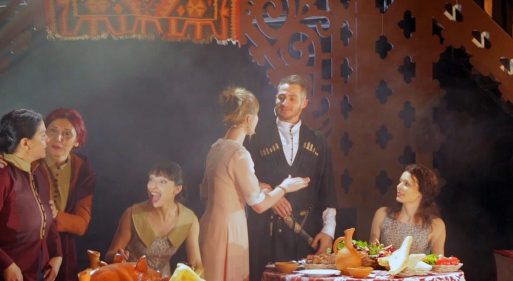 აჩიკო სოლოღაშვილი რეჟისორის ამპლუაში და ეკა დემეტრაძე ფრანგი გოგონას როლში