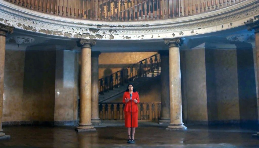 ბედნიერებასა და სიყვარულზე ამღერებულმა ელენე ფოჩხუამ მსმენელს პირველი ვიდეო-რგოლი წარუდგინა