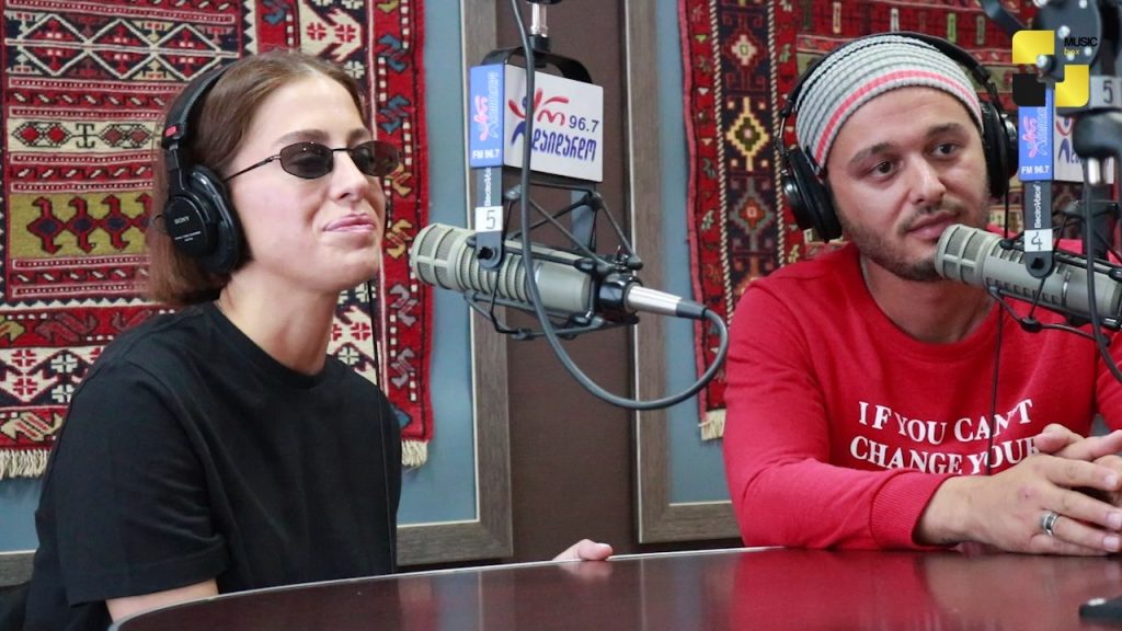 ნინი ქარსელაძისა და ლადო ჯანელიძის დუეტი. სიმღერა, რომლის პრემიერა რადიო „არ დაიდარდოს“ ეთერში შედგა