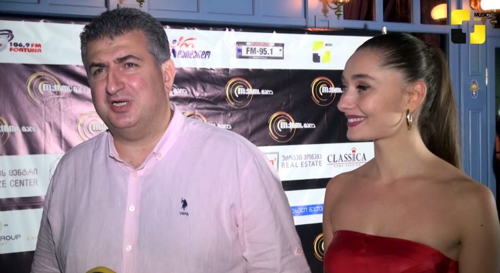 “ოქროს ტალღის” გარშემო შეკრებილი ქართველი სელებრითები და პრე ფართი დაჯილდოების ცერემონიამდე