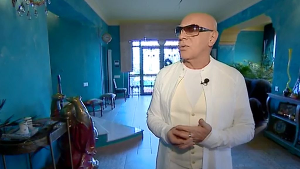 აჩიკო მეფარიძემ წყნეთის სახლი ივ სენ ლორანის დიზაინის მიხედვით გაარემონტა