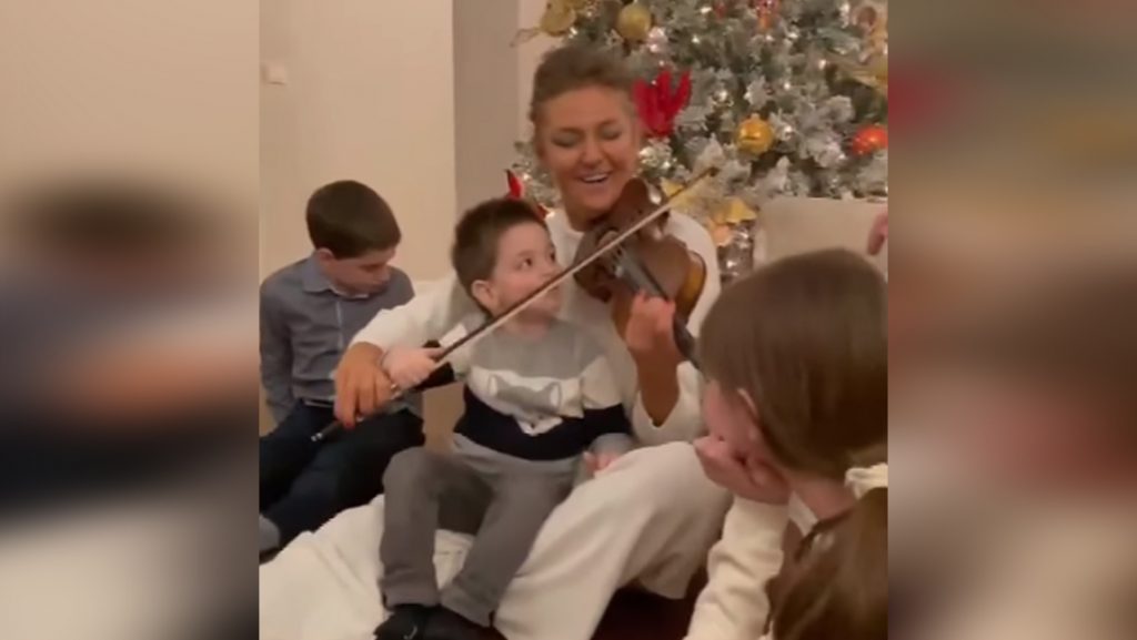 ვიდეო: ანი გიუნტერის მხიარული ოჯახური წვეულება და ვიოლინოს ჰანგები