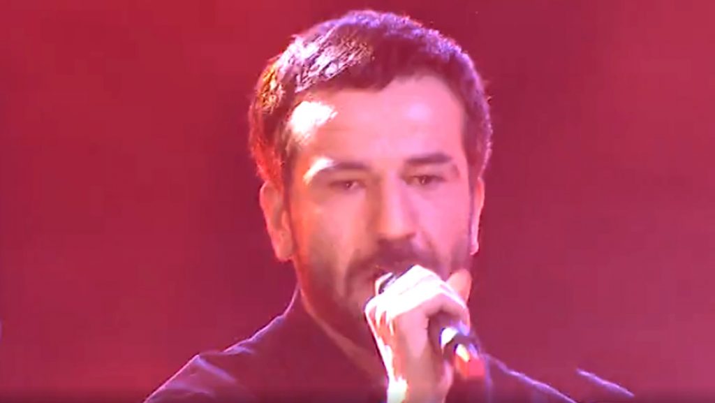 ვიდეო: ერეკლე დეისაძემ „დიდი სცენა“ სიმღერით „რაც მამას უნდა“ გახსნა