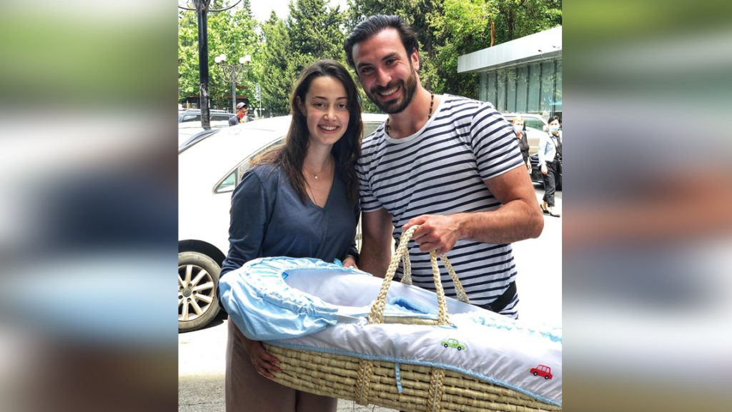 ანდრია გველესიანი: „ჩემმა მეუღლემ და რუსკა მაყაშვილმა ერთ კლინიკაში იმშობიარეს, რუსკამ პირველმა ნახა ჩვენი ალექსანდრე, ჩვენ – მისი კატო…“