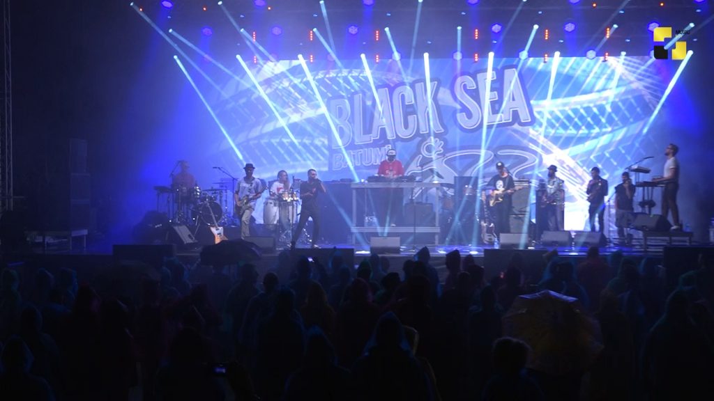 კანიე უესტის ფავორიტი ჯგუფი Kraak and Smaak შავი ზღვის ჯაზფესტივალზე