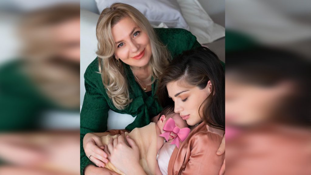 ჯანეტ ქერდიყოშვილი დედასა და შვილთან ერტად გადაღებულ ფოტოს აქვეყნებს