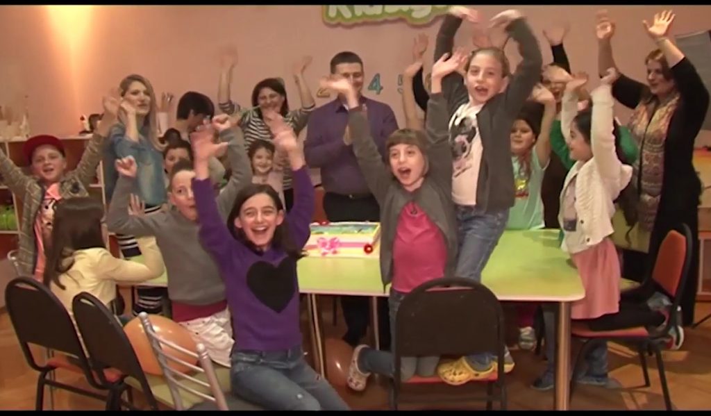 Top Kids – საკვირაო სკოლამ “Kids.ge” 2 წლის იუბილეზე გამოფენა მოაწყო