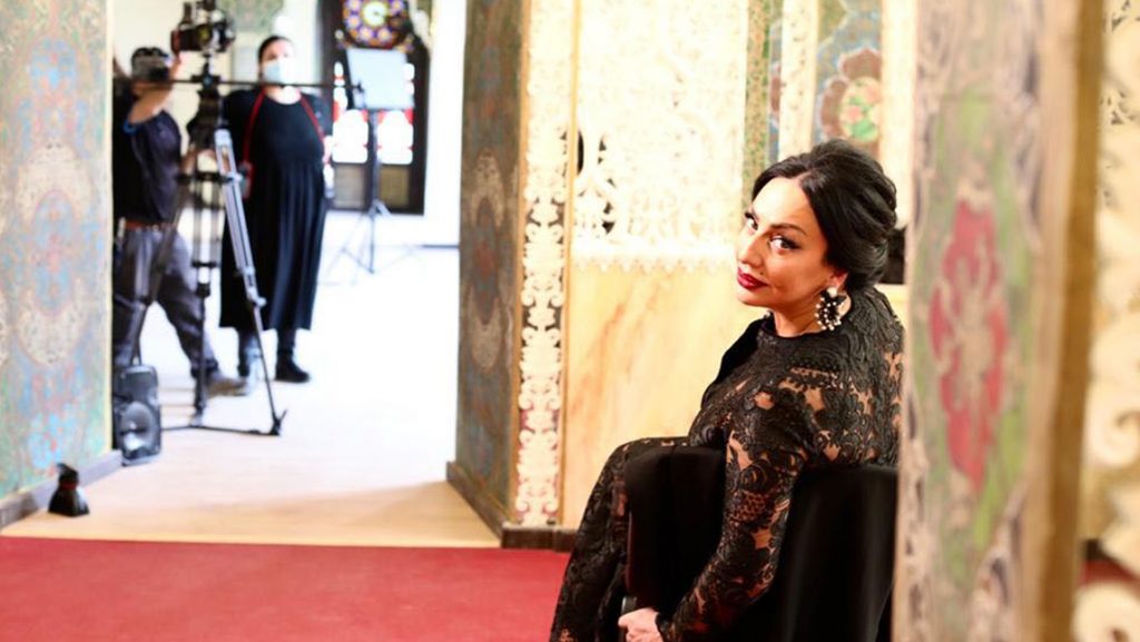 ლელა წურწუმია ახალ კლიპს განახლებულ სამხატვრო აკადემიაში იღებს