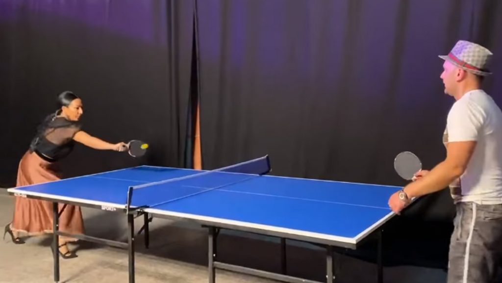 ვიდეო: ლელა წურწუმია გადაცემის წინ პინგ-პონგს თამაშობს