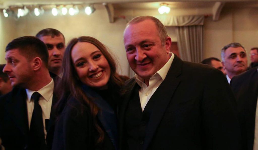 ანა მარგველაშვილი მამასთან გადაღებულ უცნობ ფოტოს აქვეყნებს