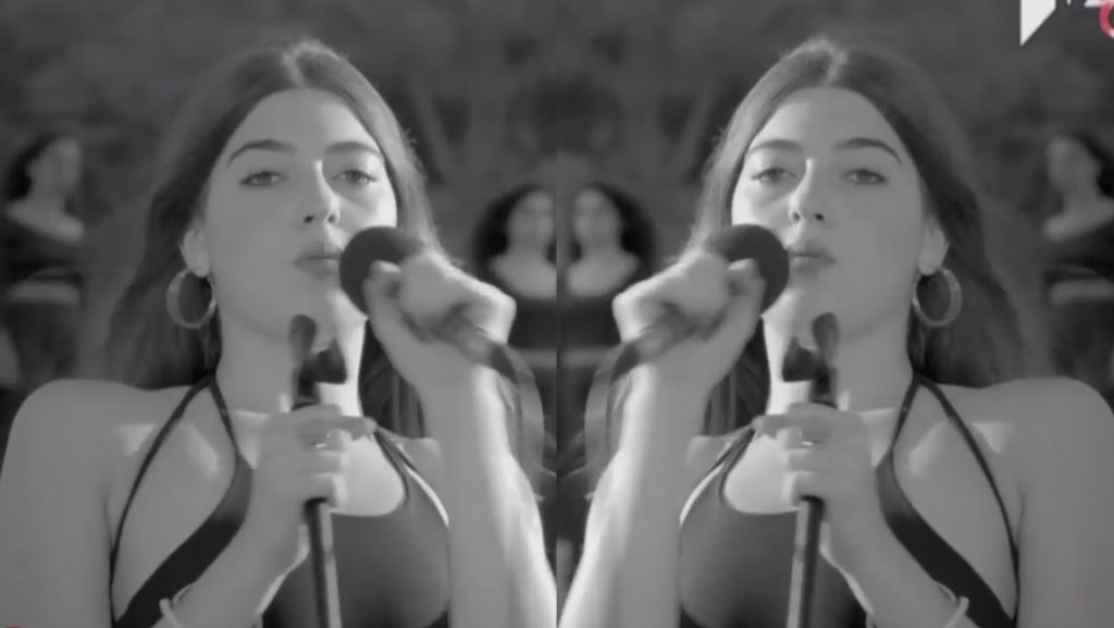 ვიდეო: ირაკლი ჩარკვიანის ქალიშვილი მამის სიმღერას „საქართველო“ ასრულებს