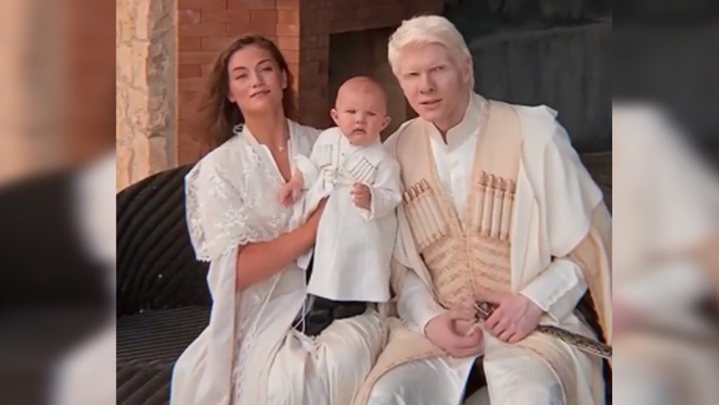 ვიდეო: ბერა და ნანუკა ქართულ ეროვნულ სამოსში