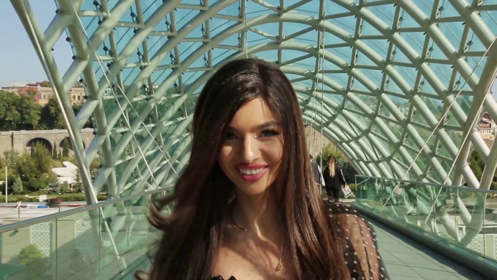 ნინი გოგიჩაიშვილის კლიპი, რომლითაც „მის მსოფლიოზე“ წარდგება