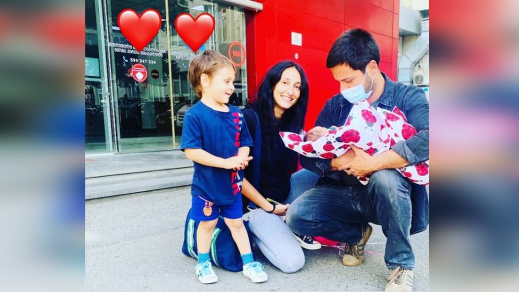 ფოტო/ვიდეო: რუსკა მაყაშვილმა და პატარა კატომ კლინიკა დატოვეს