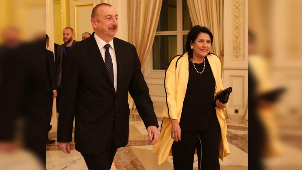 სალომე ზურაბიშვილმა იცის, როგორ მოირგოს სწორად ყვითელი ფერი – ნახეთ მისი ულამაზესი პალტო
