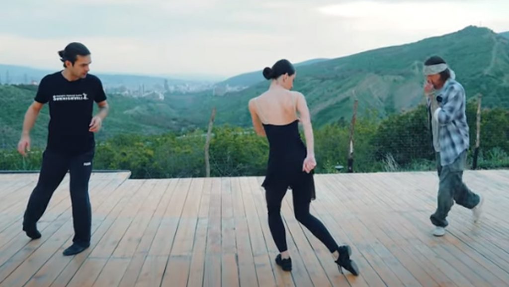 ვიდეო: ილიკო სუხიშვილი ახალ პროექტზე „სუხიშვილების“ ახალ სცენაზე მუშაობს