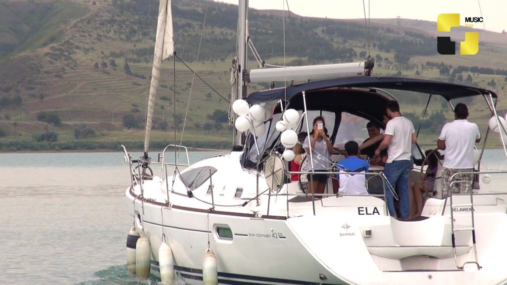 თბილისის ზღვაზე შეკრებილი ქართველი სელებრითები