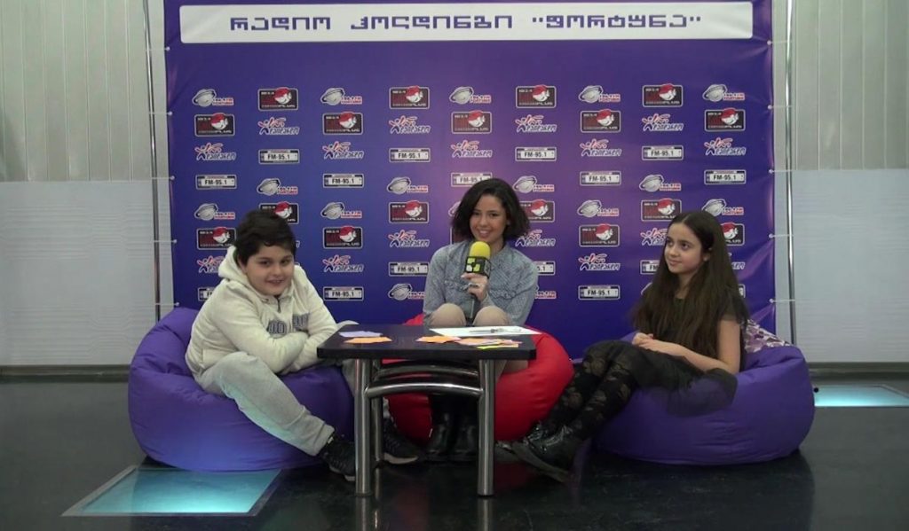 იმოგზაურეთ რადიოს სამყაროში Top kids-თან ერთად