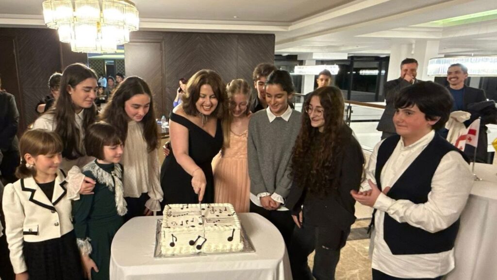 თენგიზ ამირეჯიბის სახელობის კონკურსი 